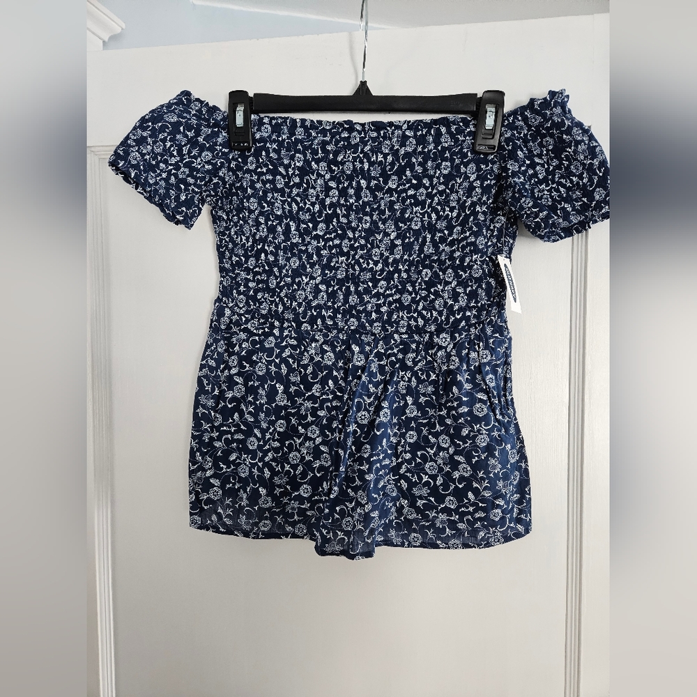 🆕️Old Navy Smocked Off the Shoulder Floral Top